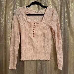 Gimmicks by BKE Light Peach Eyelet Smocked Stretch Henley Large